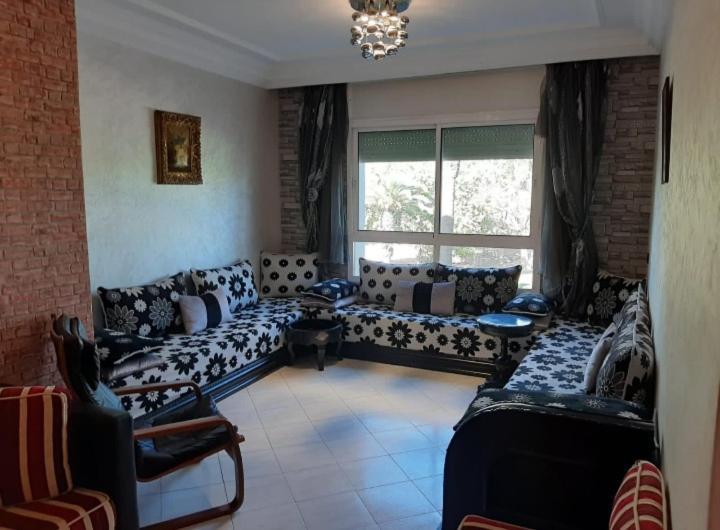 אל ג'אדידה Stay Here, Nice Apartment With Garden View In Center, 1 Min Walk From Beach מראה חיצוני תמונה