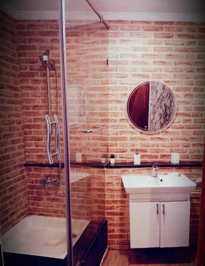 אל ג'אדידה Stay Here, Nice Apartment With Garden View In Center, 1 Min Walk From Beach מראה חיצוני תמונה