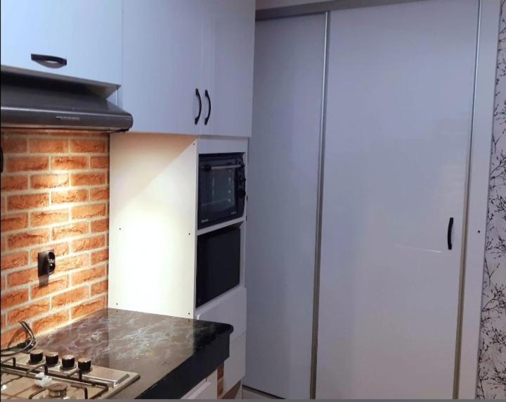 אל ג'אדידה Stay Here, Nice Apartment With Garden View In Center, 1 Min Walk From Beach מראה חיצוני תמונה