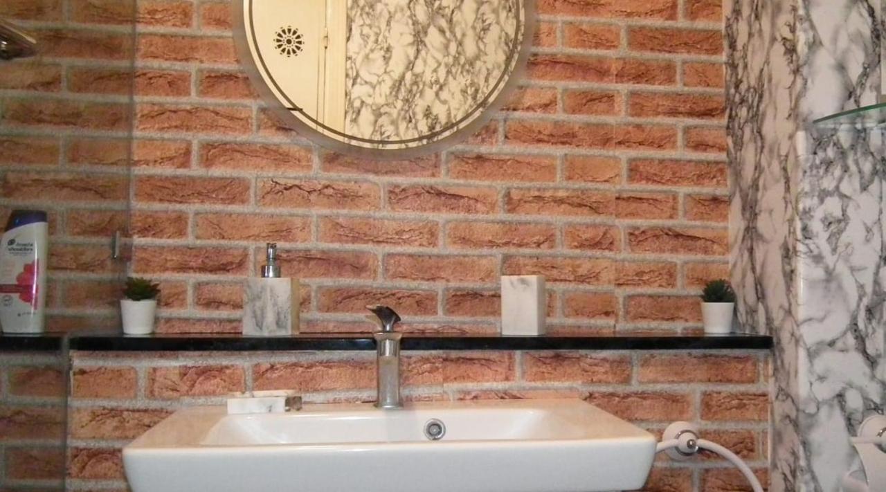 אל ג'אדידה Stay Here, Nice Apartment With Garden View In Center, 1 Min Walk From Beach מראה חיצוני תמונה
