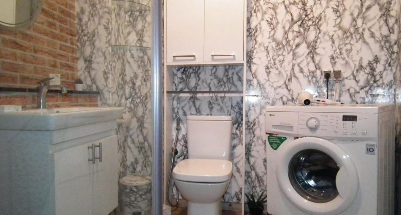 אל ג'אדידה Stay Here, Nice Apartment With Garden View In Center, 1 Min Walk From Beach מראה חיצוני תמונה