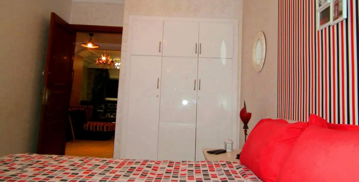 אל ג'אדידה Stay Here, Nice Apartment With Garden View In Center, 1 Min Walk From Beach חדר תמונה