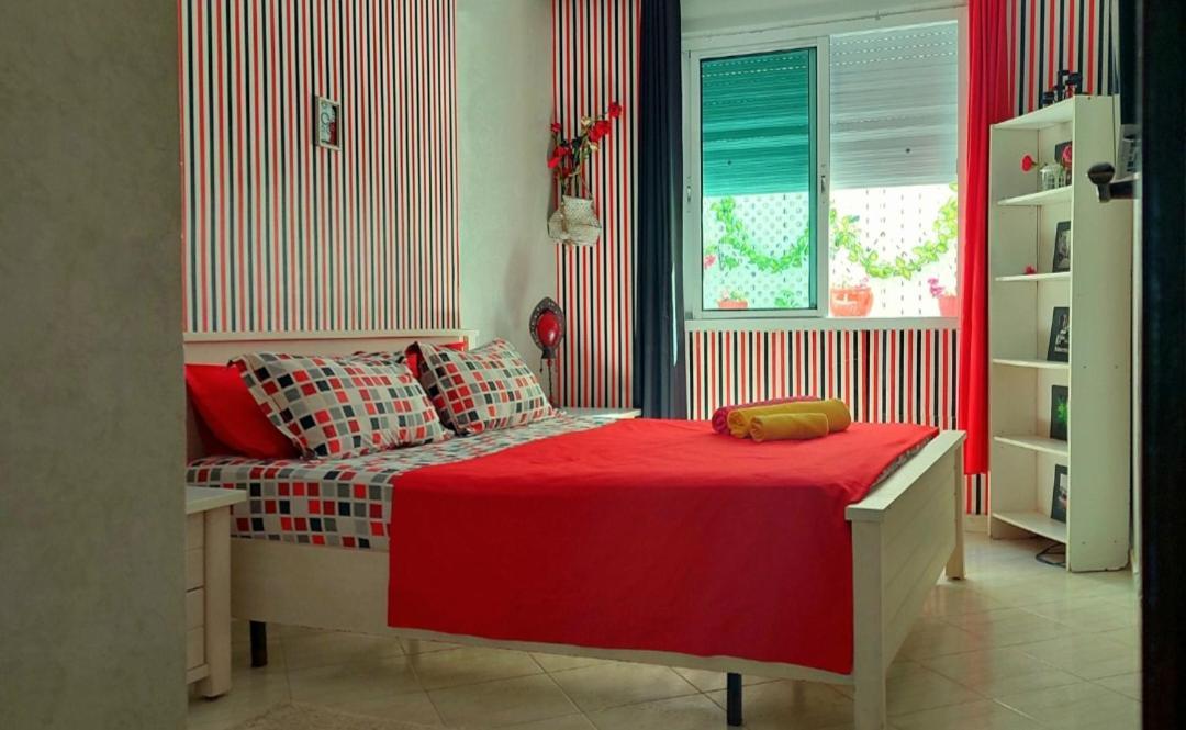 אל ג'אדידה Stay Here, Nice Apartment With Garden View In Center, 1 Min Walk From Beach חדר תמונה