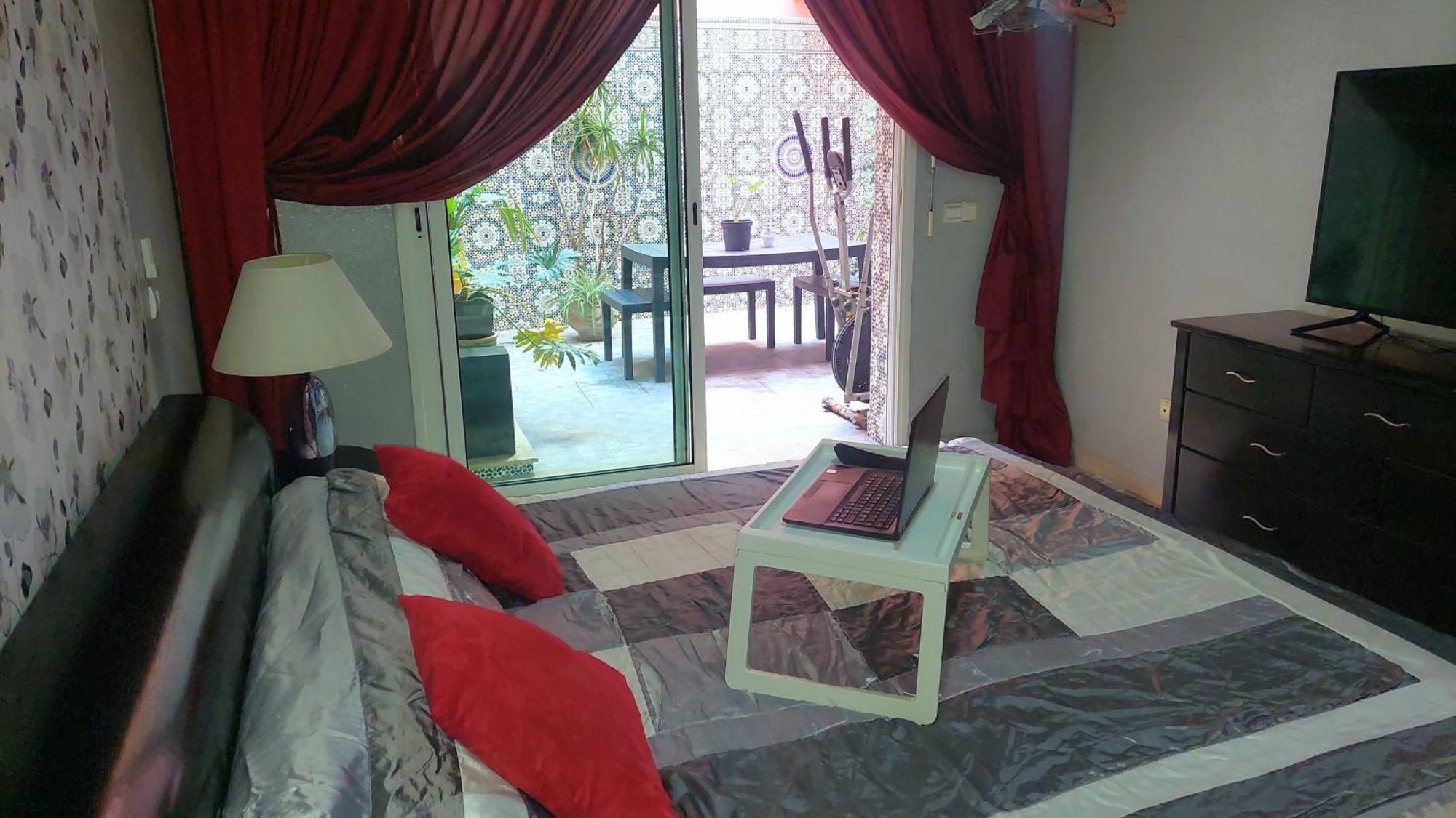 אל ג'אדידה Stay Here, Nice Apartment With Garden View In Center, 1 Min Walk From Beach חדר תמונה